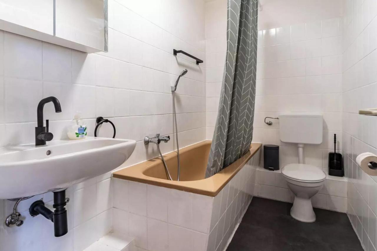 Next Home - Free Parking & Wifi - Badewanne Duisburg Kültér fotó