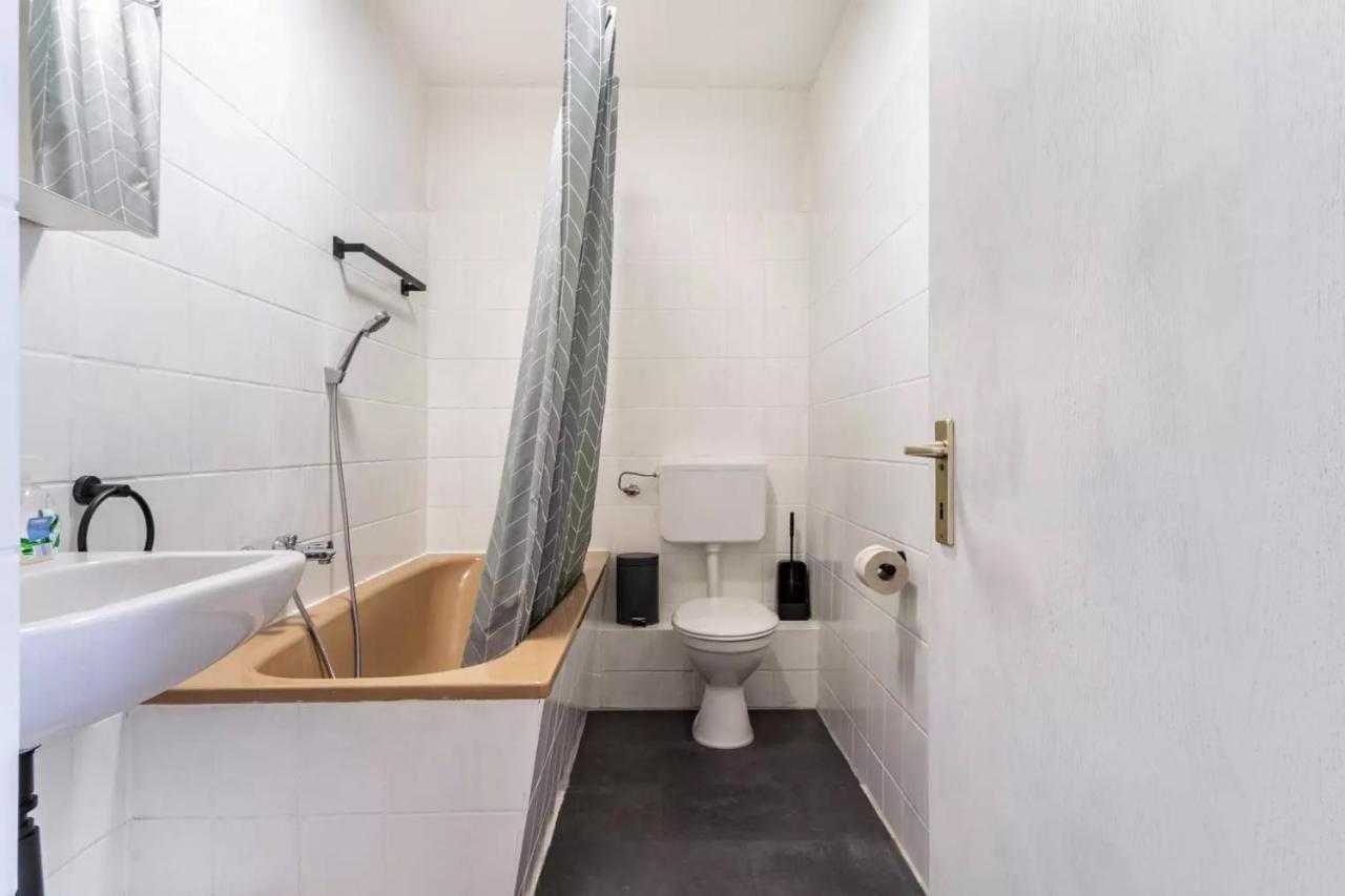 Next Home - Free Parking & Wifi - Badewanne Duisburg Kültér fotó